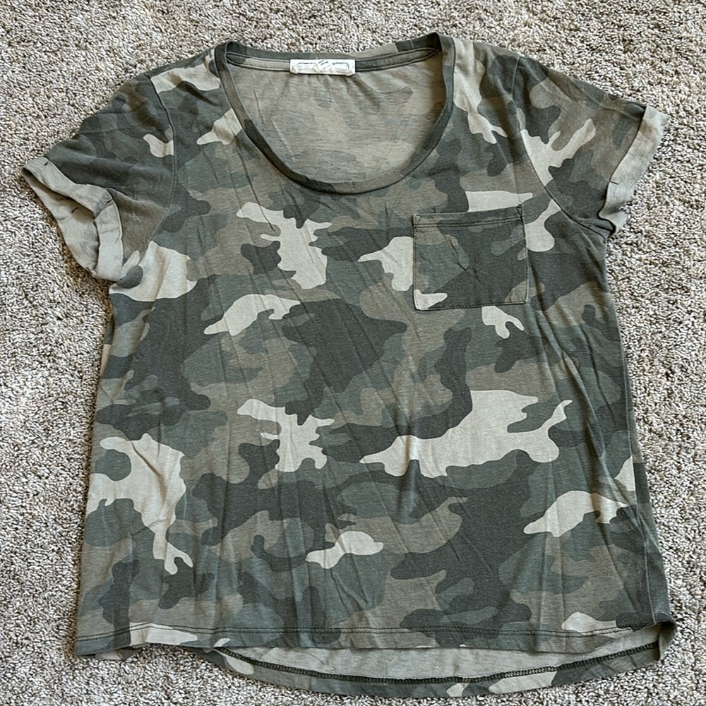 Camo cuff sleeved shirt
